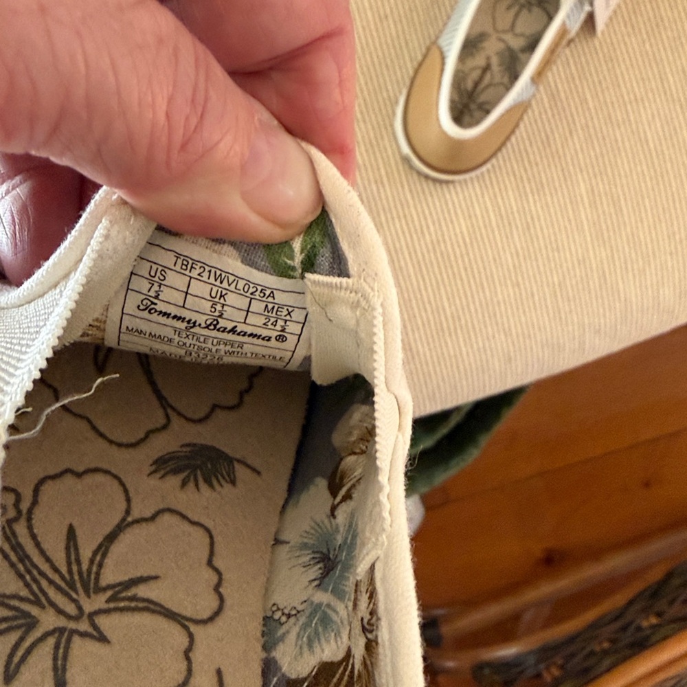 Tommy Bahama white and blue striped canvas slip-on sneakers. Nwt’s sz 7.5 - Picture 5 of 6